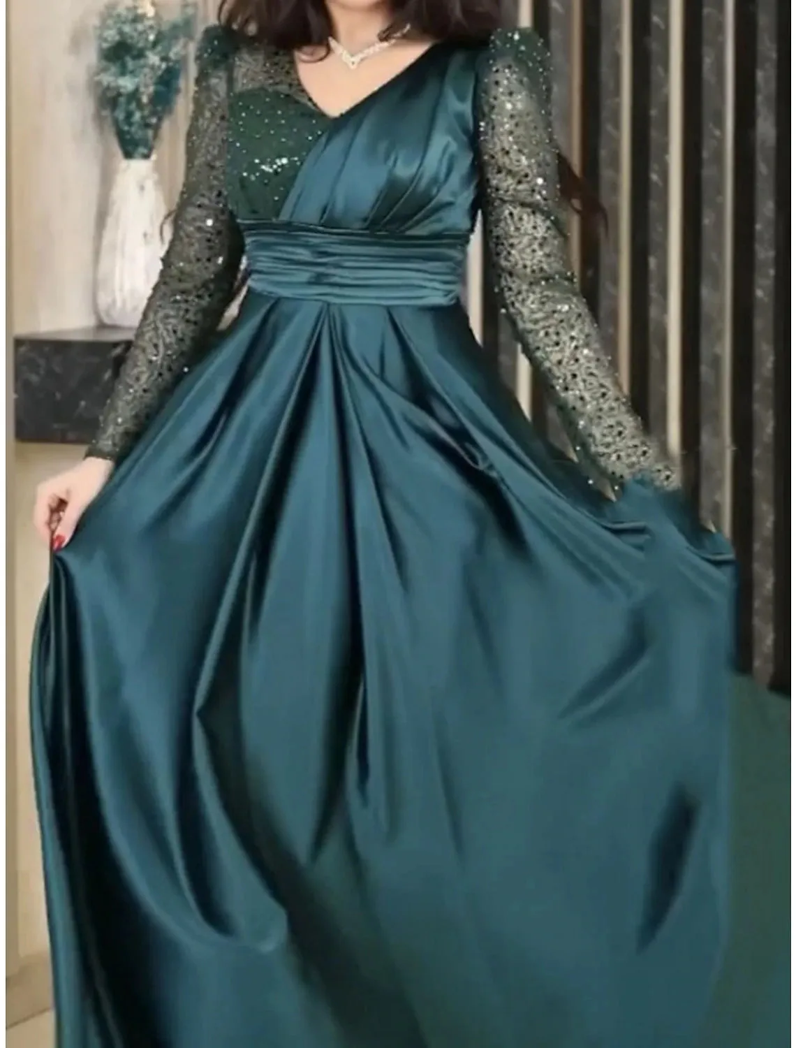 A-Line Evening Gown Elegant Dress Formal Sweep / Brush Train Long Sleeve V Neck Satin with Pleats Ruched Sequin