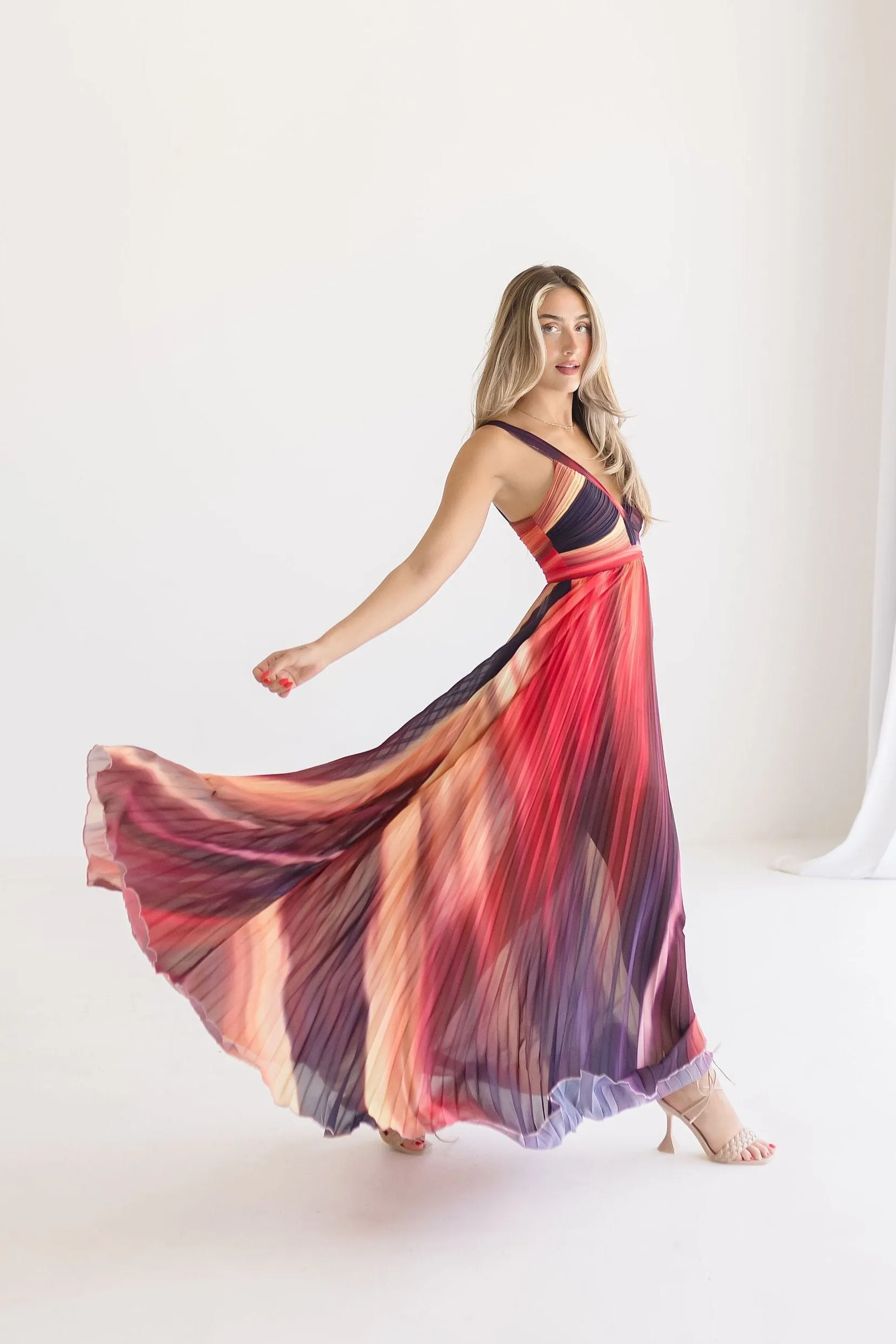 Carrie Sleeveless Abstract Print Pleated Maxi Dress Red