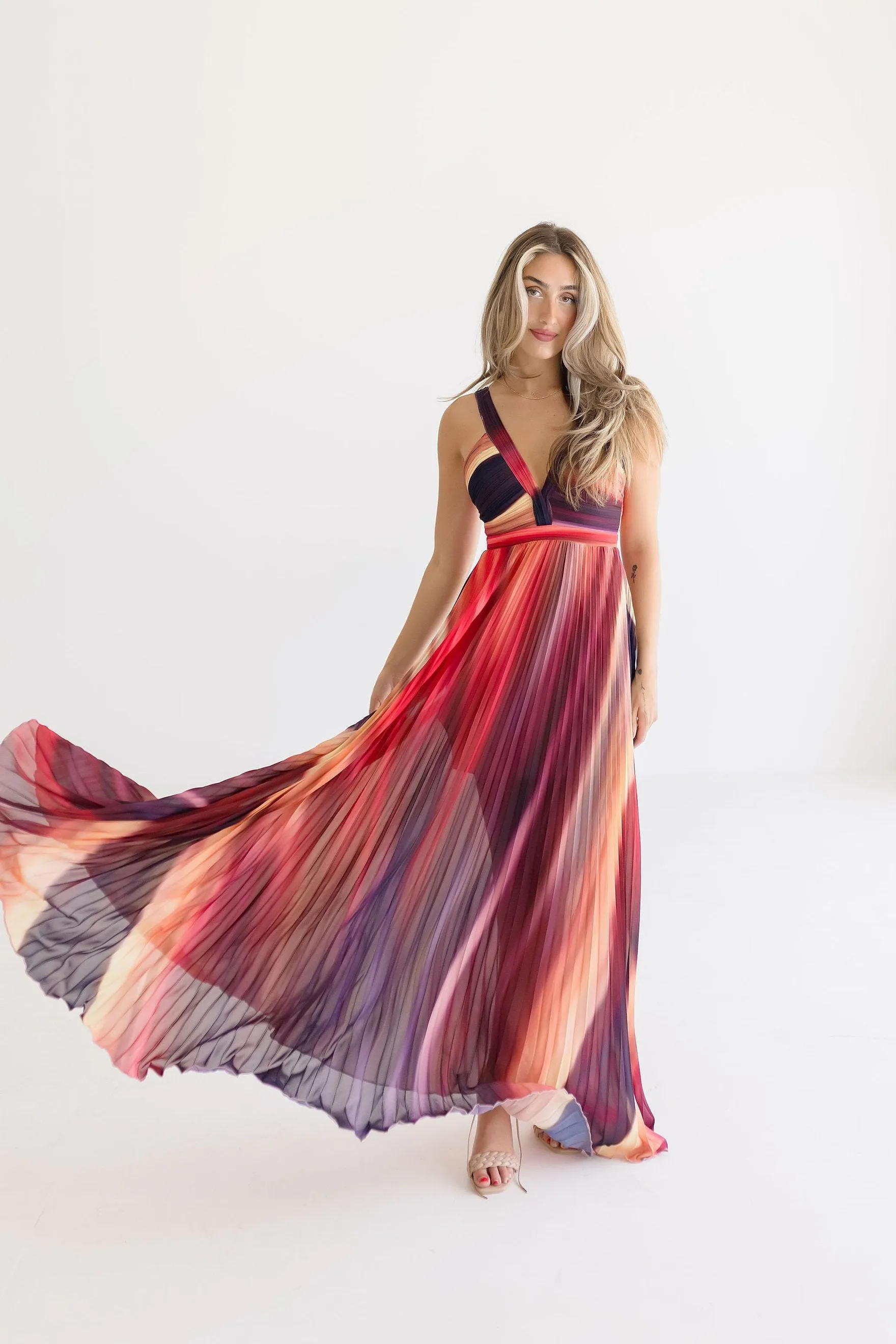 Carrie Sleeveless Abstract Print Pleated Maxi Dress Red
